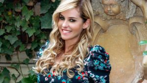 Elena Ballerini presenta il Minturno Musica Estate 2022: l’intervista alla conduttrice
