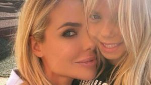 Ilary Blasi: primo giorno di scuola elementare per la figlia Isabel, le foto
