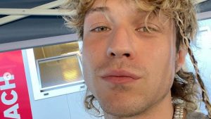 Irama è pronto a lasciare l’Italia: il motivo