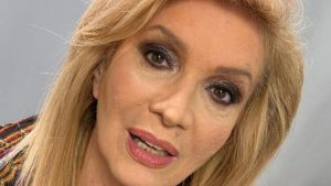 Iva Zanicchi, telefono hackerato: “Pubblicati contenuti privati”