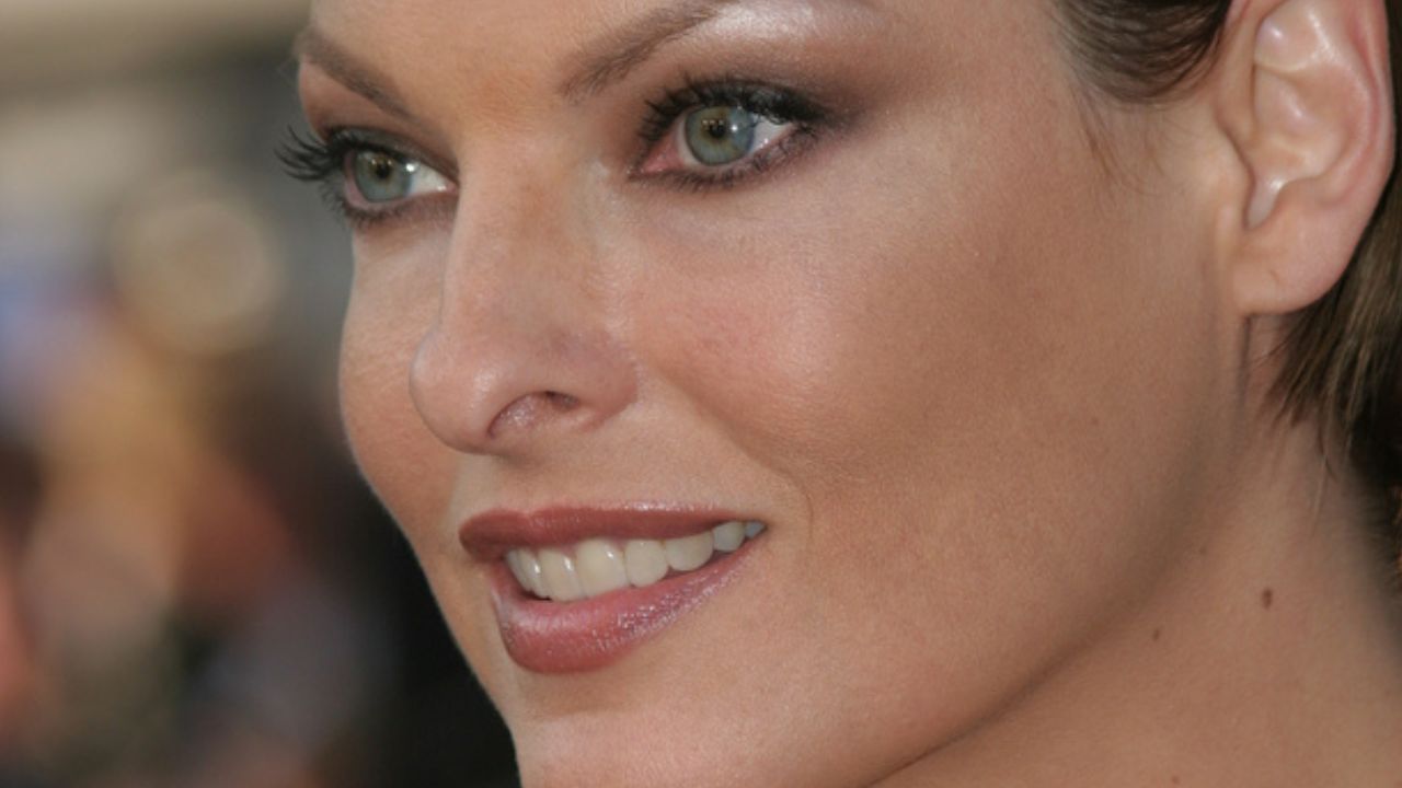 Linda Evangelista copertina Vogue viso