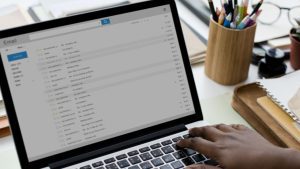 Mail e inquinamento: quanto può fare male all’ambiente un click?