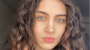 Chi è Melisa Raouf: la prima Miss a dire no al trucco, le foto