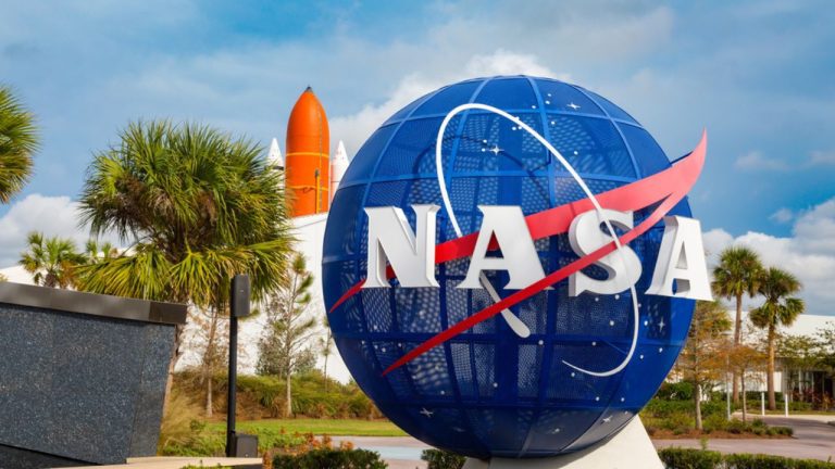 Nasa uomo luna 2025