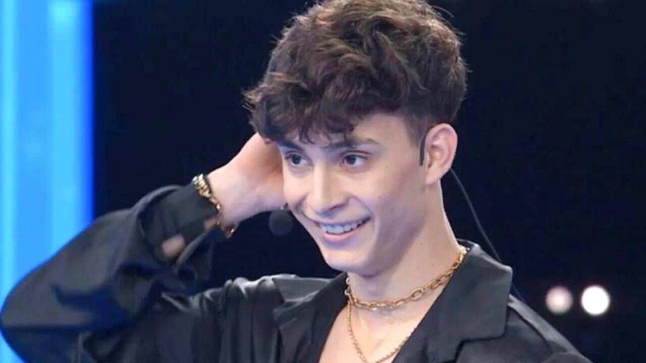 Nunzio e Cosmary di Amici sono una coppia? Il gesto di Alex 41 nunzio cosmary amici