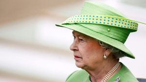 La regina Elisabetta cambia il suo testamento: chi ha escluso