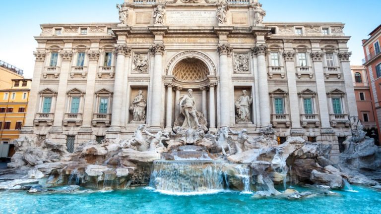 ruba moneta euro fontana di trevi