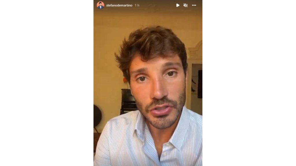 Stefano De Martino riceve un biglietto anonimo: "Vieni mascherato" 42 Stefano De Martino biglietto Venezia
