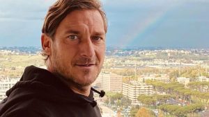 Totti beccato di nuovo a casa di Noemi Bocchi: la foto