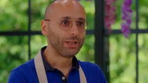 Bake Off Italia 2022, concorrente si ritira: “Mia madre sta male”