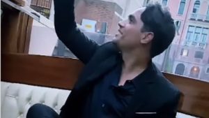 Biagio D’Anelli saluta i fan a Venezia: è gaffe, il video