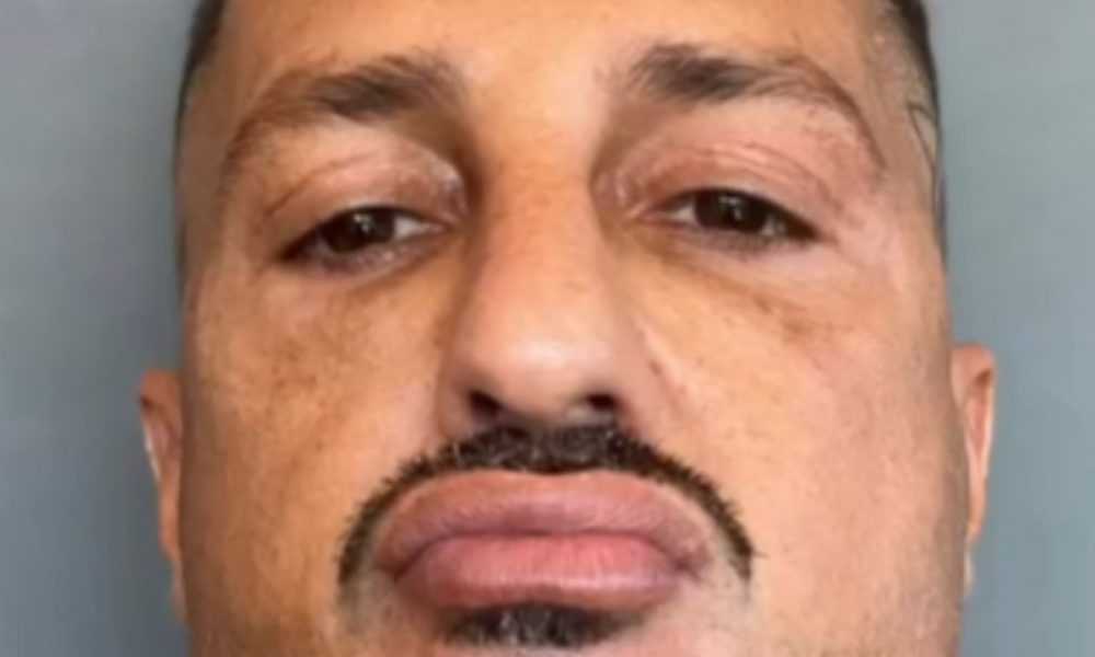 Fabrizio Corona smentisce le nozze con Urtis: “Ridiamo, che sta diventando reato”