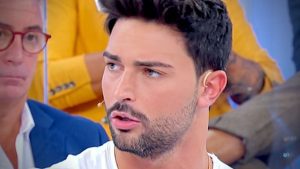 Davide Donadei torna a Uomini e Donne per spiegare il bacio con Roberta Di Padua