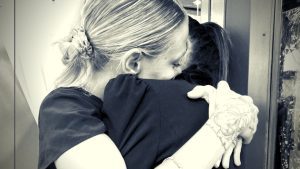 Le Donatella raccontano la morte del padre: “Eravamo in videochiamata…”