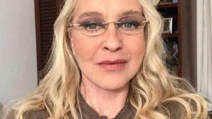 Eleonora Giorgi cambia look: il drastico taglio di capelli, la foto