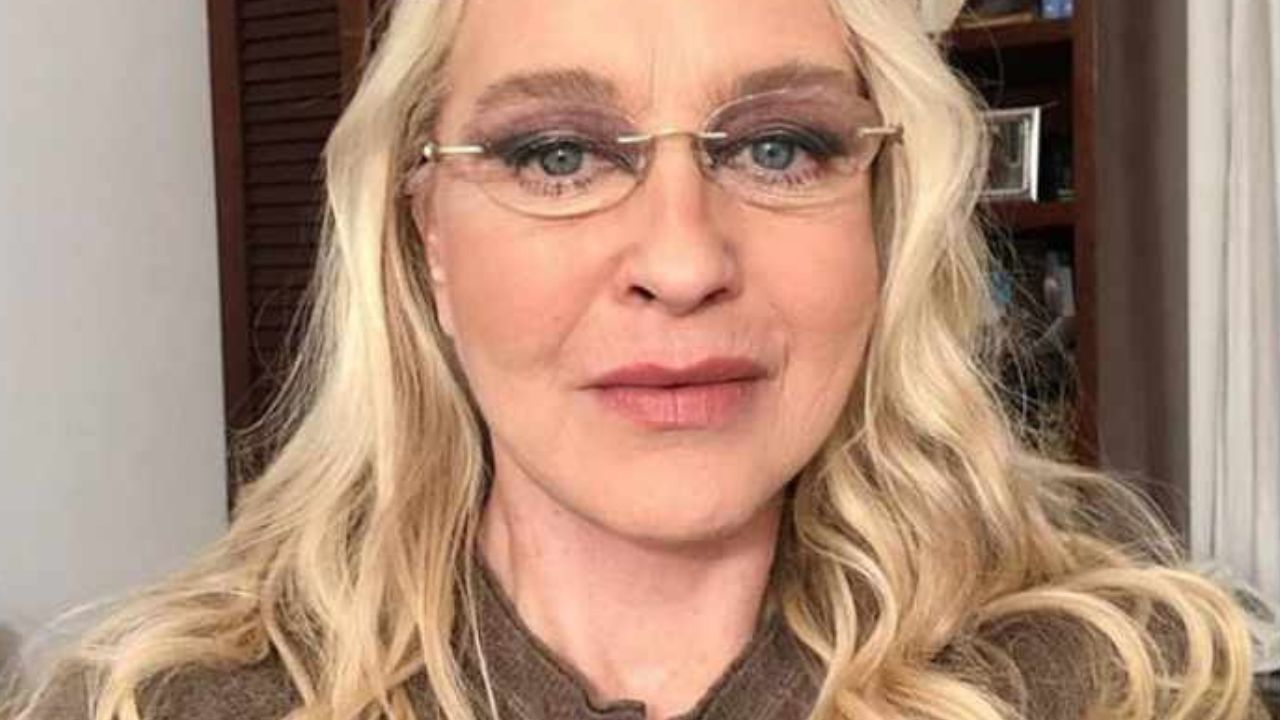 Eleonora Giorgi cambia look: il drastico taglio di capelli, la foto 41 eleonora giorgi look