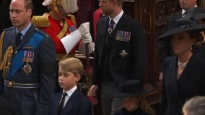 Funerali regina Elisabetta II: ci sono anche i piccoli George e Charlotte