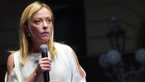 Giorgia Meloni sotto attacco: “La donna più pericolosa d’Europa”