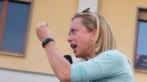 Alan Friedman su Giorgia Meloni: “Urla come una pescivendola”