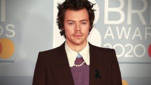 Harry Styles ha davvero sputato a Chris Pine? Mistero a Venezia