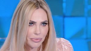 Ilary Blasi, il retroscena sulle foto: “Le fece per soldi e carriera”￼