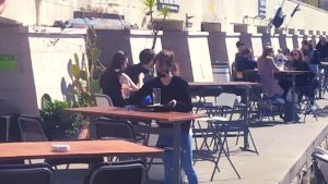 Il locale che allontana chi ha votato la Meloni: “Non li vogliamo”