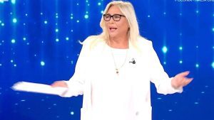 Mara Venier perde la pazienza a Domenica in: “Stiamo lavorando”