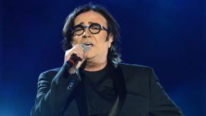 Renato Zero sulle elezioni del 25 settembre: “Brancoliamo nel buio”