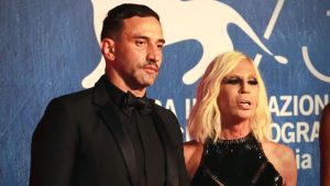 Burberry saluta Riccardo Tisci: il nuovo direttore creativo è Lee