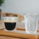 si beve prima il caffé o l'acqua