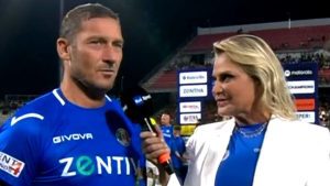 Simona Ventura e la domanda scomoda a Totti: “Dove sei stato questa estate?”