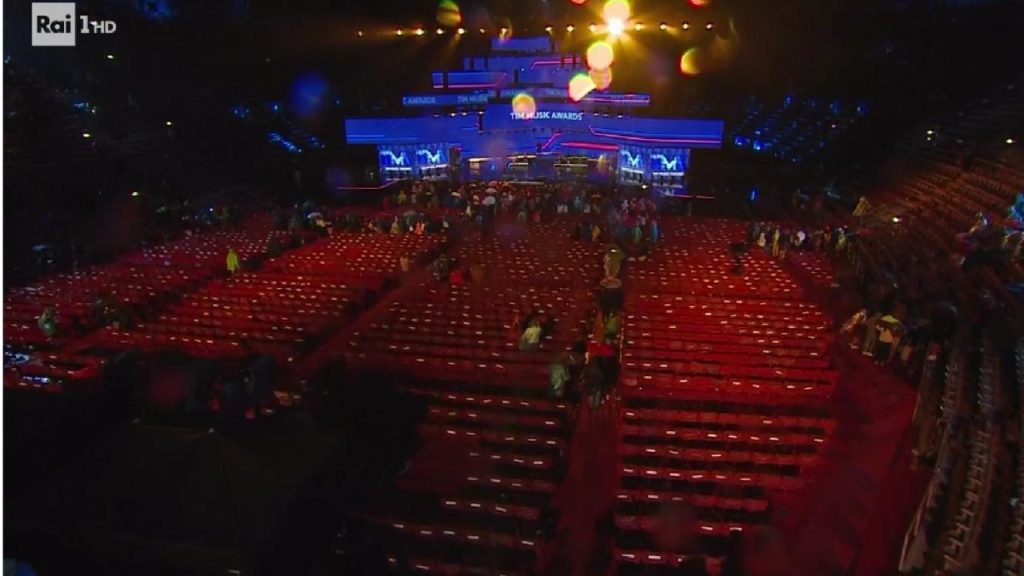 Tim Music Awards sotto la grandine: l'Arena di Verona si svuota 42 tim music awards grandine