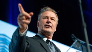 Alec Baldwin: raggiunto un accordo segreto con la famiglia Hutchins