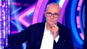 Alfonso Signorini deluso dai concorrenti del GF: “Mancanza di empatia”