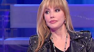 Ballando con le Stelle, panico per la Carlucci: altro infortunio dopo Garko