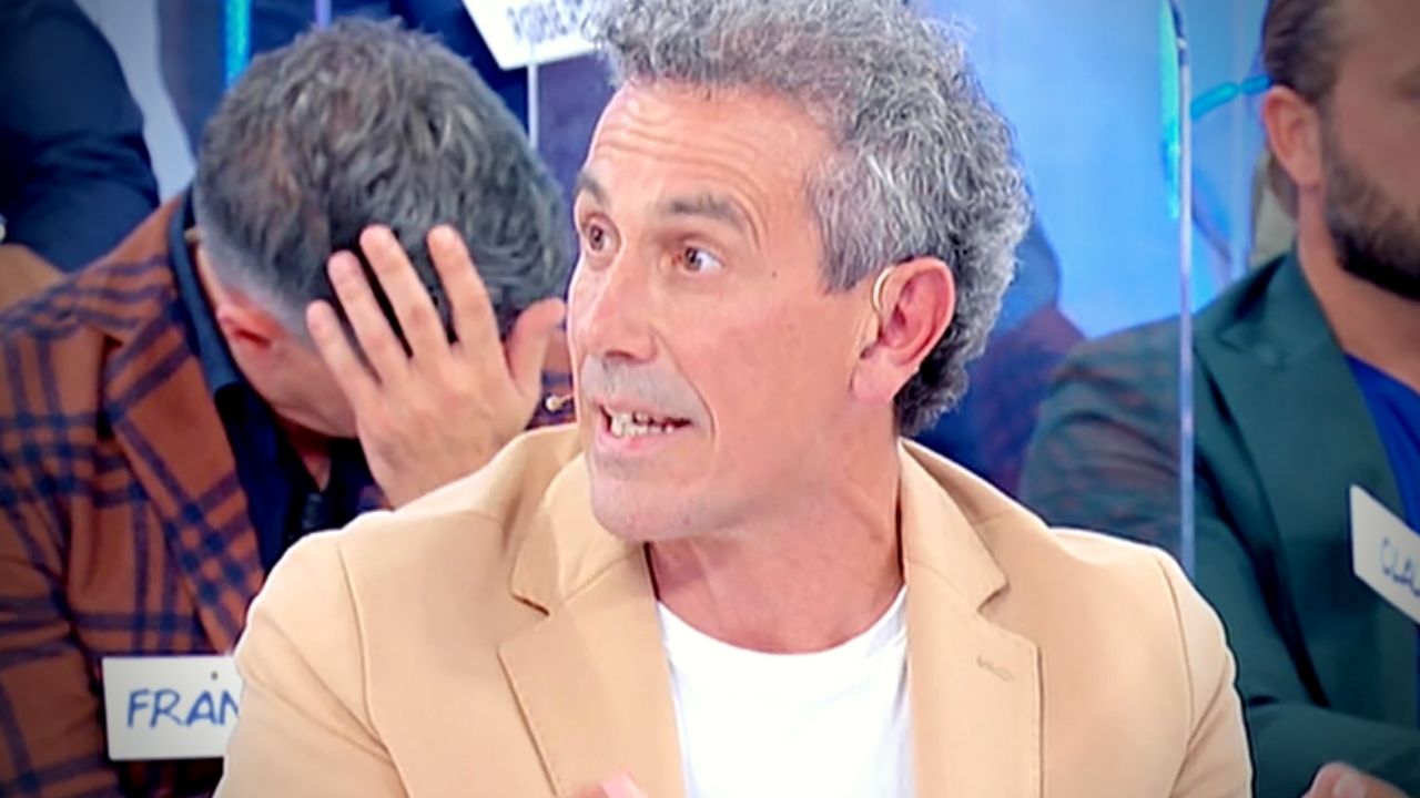 Sara e Davide tornano in studio: Tina e Gianni provano a smascherare il cavaliere 41 Davide Uomini e Donne