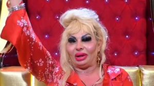 Nikita presa di mira da Elenoire: “Rifatti il naso che sembri Pippo Franco”