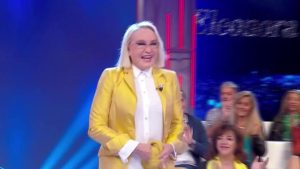 Eleonora Giorgi cade faccia a terra a Italia Sì: la reazione di Liorni