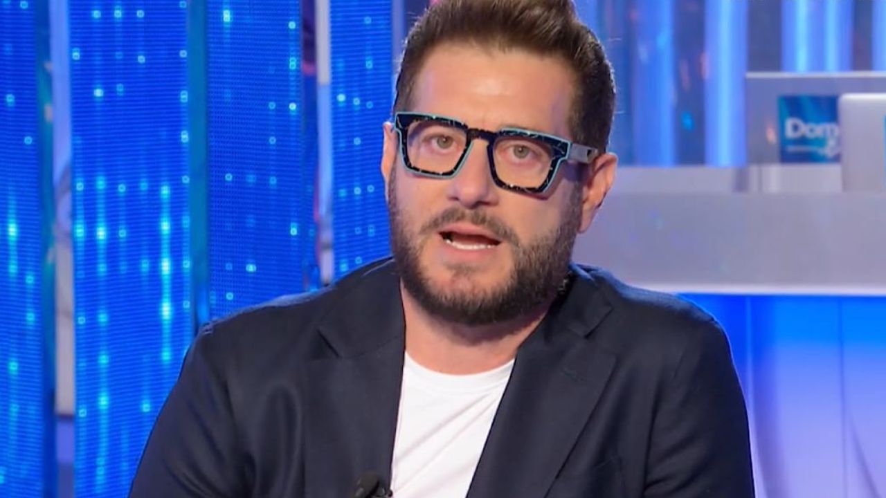Enrico Papi: il suo nuovo programma su Italia1 slitta ancora 41 enrico papi tilt
