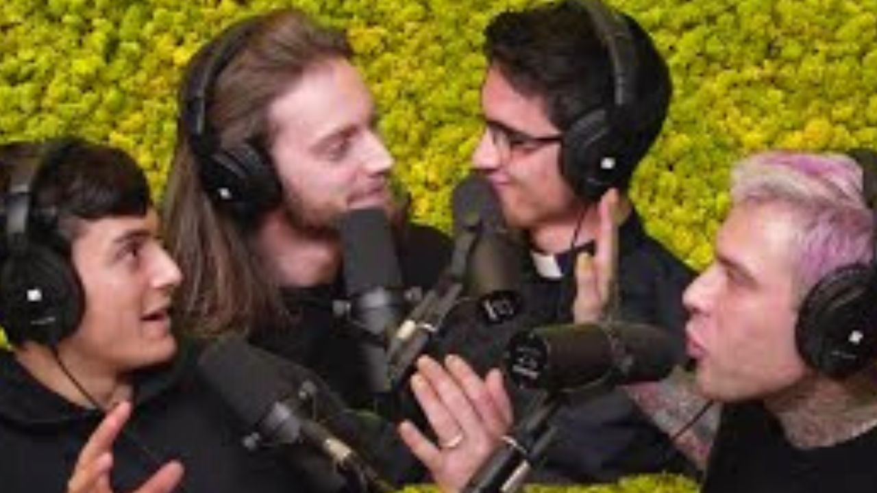 Fedez insulta il prete: "Pezzo di me*da". La replica di Don Alberto Ravagnani 41 Fedez Don Alberto Ravagnani