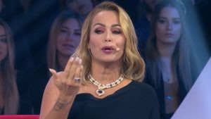 GF Vip, quando la Bruganelli va in vacanza: “Non rinuncia a stare con i figli”