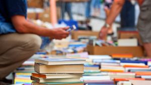 Libri, calano le vendite rispetto al 2021: i dati dell’AIE