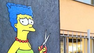Iran, anche Marge Simpson protesta: cancellato il murale a Milano