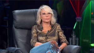 Maria De Filippi a Tu Sì Que Vales: marca e prezzo dei jeans a fiori
