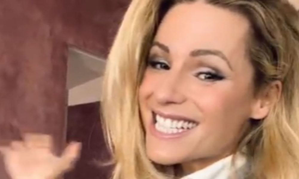 “Ormai lo sanno tutti, la signora Hunziker ha un nuovo compagno”: l’indiscrezione sulla conduttrice