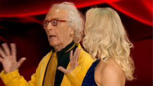 Mughini perde le staffe a Ballando con le Stelle: “Lo prendo a calci in cu*o”
