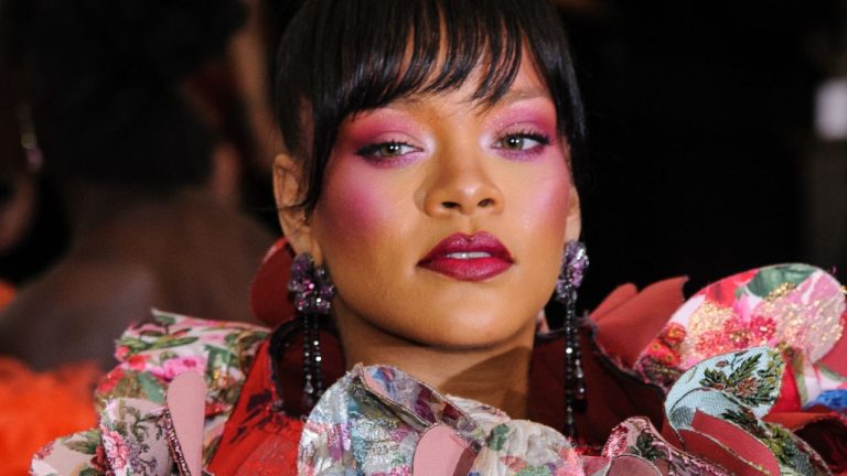 Rihanna Lift Me Up