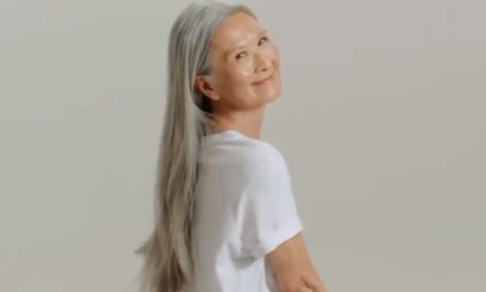 Chi è Rosa Saito: la modella brasiliana di 71 anni