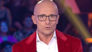 Alfonso Signorini se la prende con la giornalista: “Non è vero”