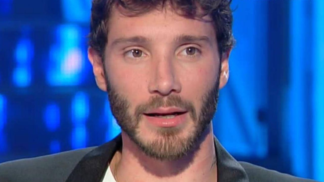 Stefano De Martino e Belén Rodriguez: il segreto in casa è far decidere al figlio Santiago 41 stefano de martino belén